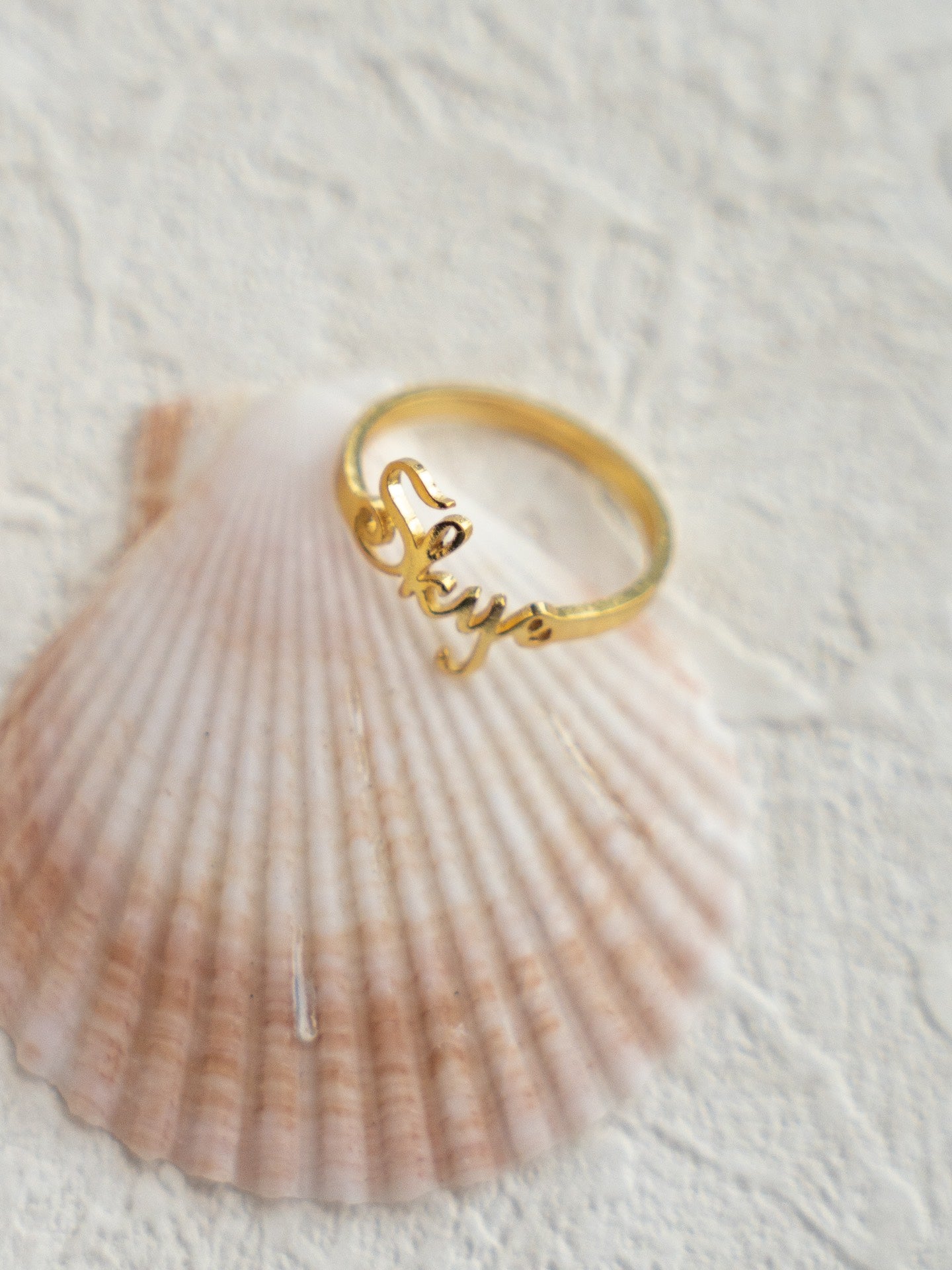 "L'Âme Éternelle en Lettres" Personalized Letter Ring 18K