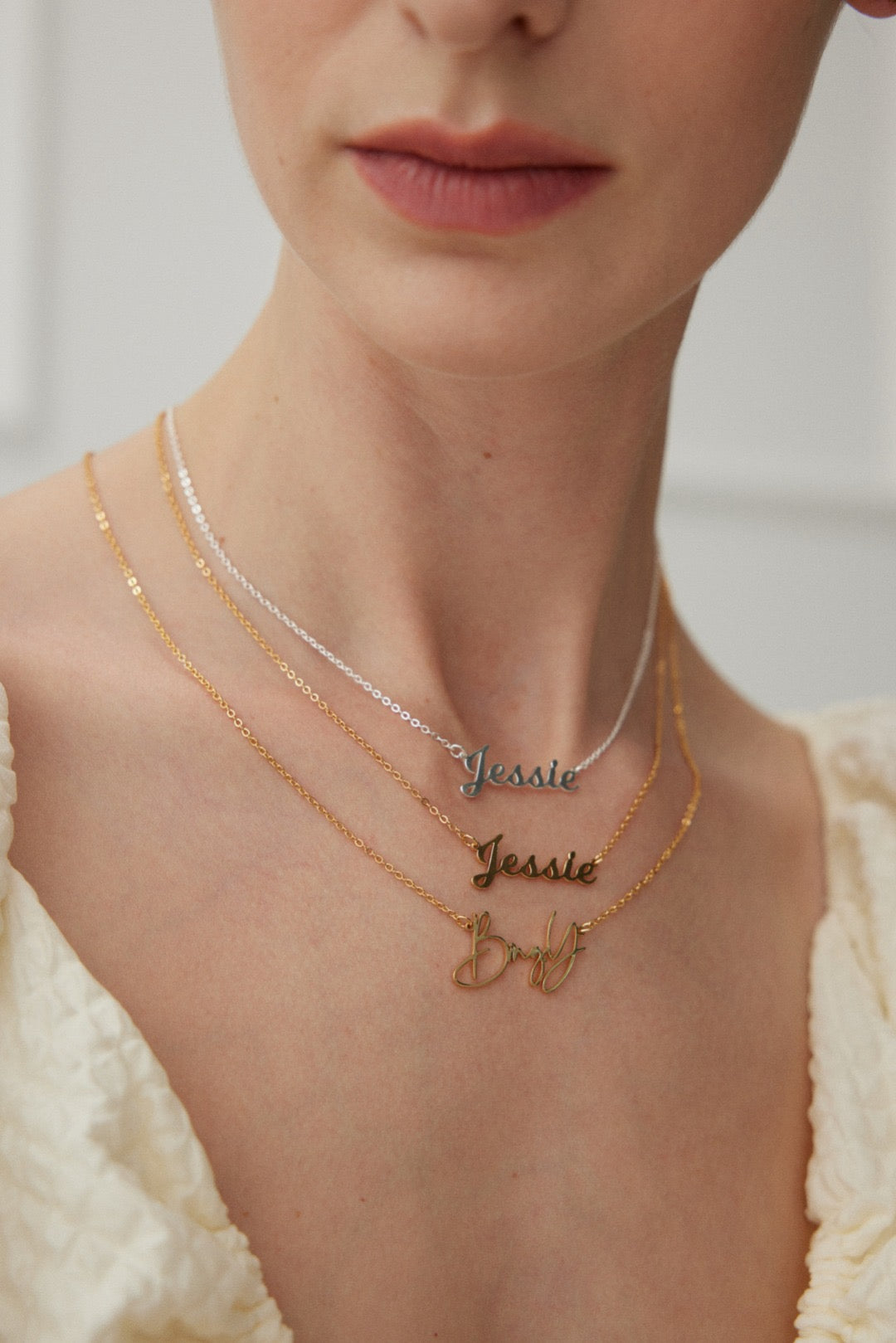 "L'Âme Éternelle en Lettres" Personalized Letter Necklace
18K Letter Custom Necklace