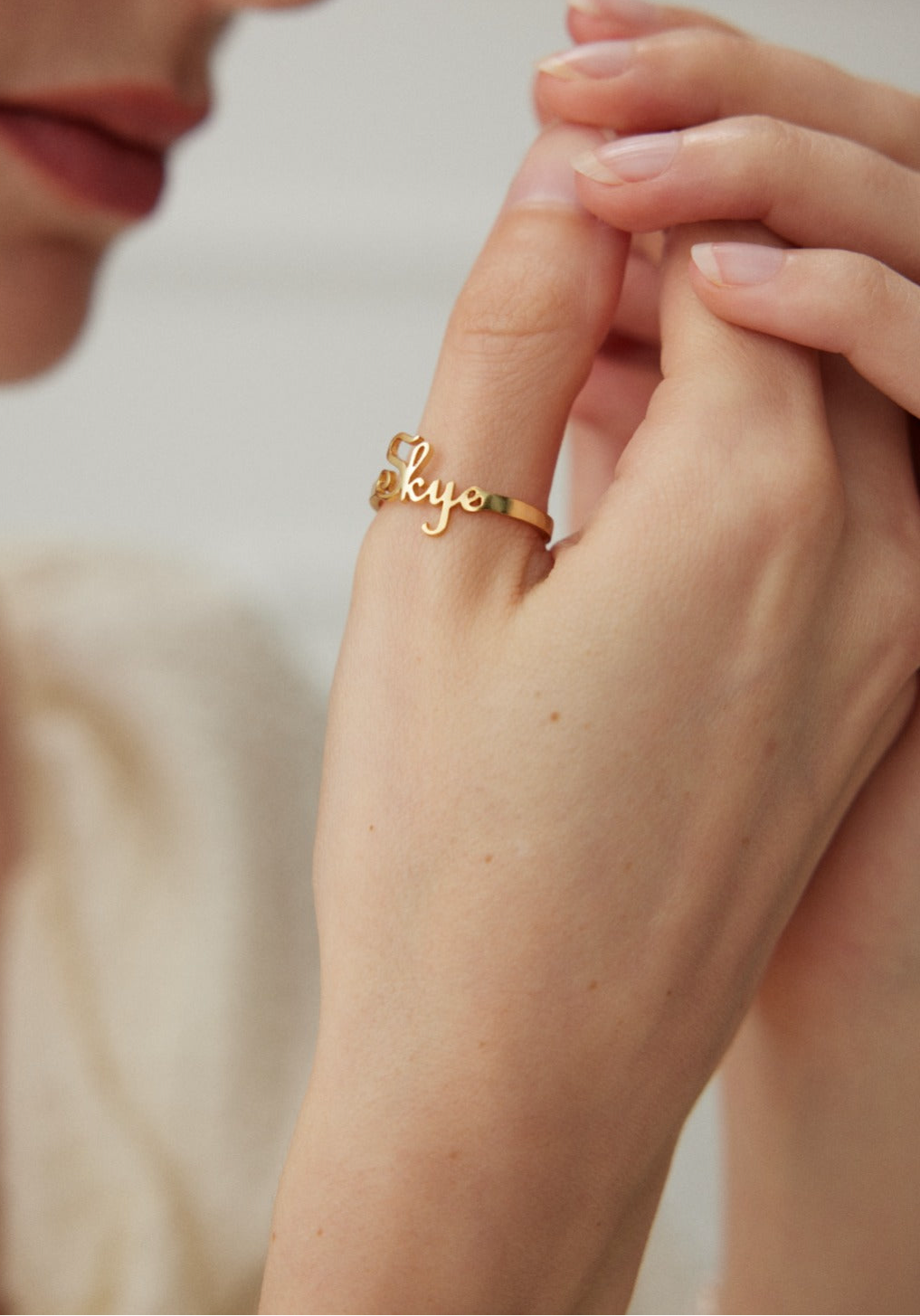 "L'Âme Éternelle en Lettres" Personalized Letter Ring 18K