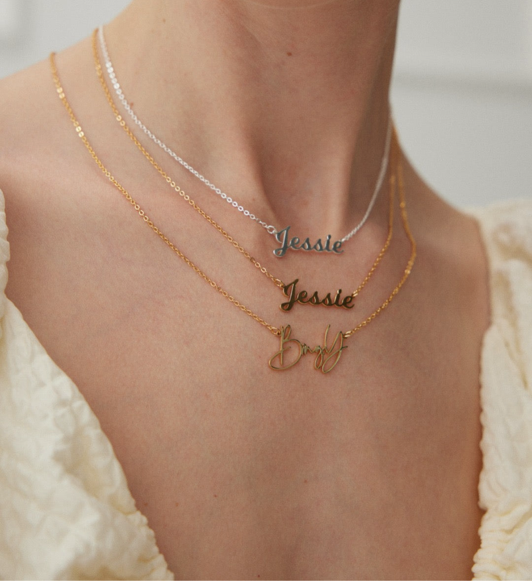 "L'Âme Éternelle en Lettres" Personalized Letter Necklace
18K Letter Custom Necklace