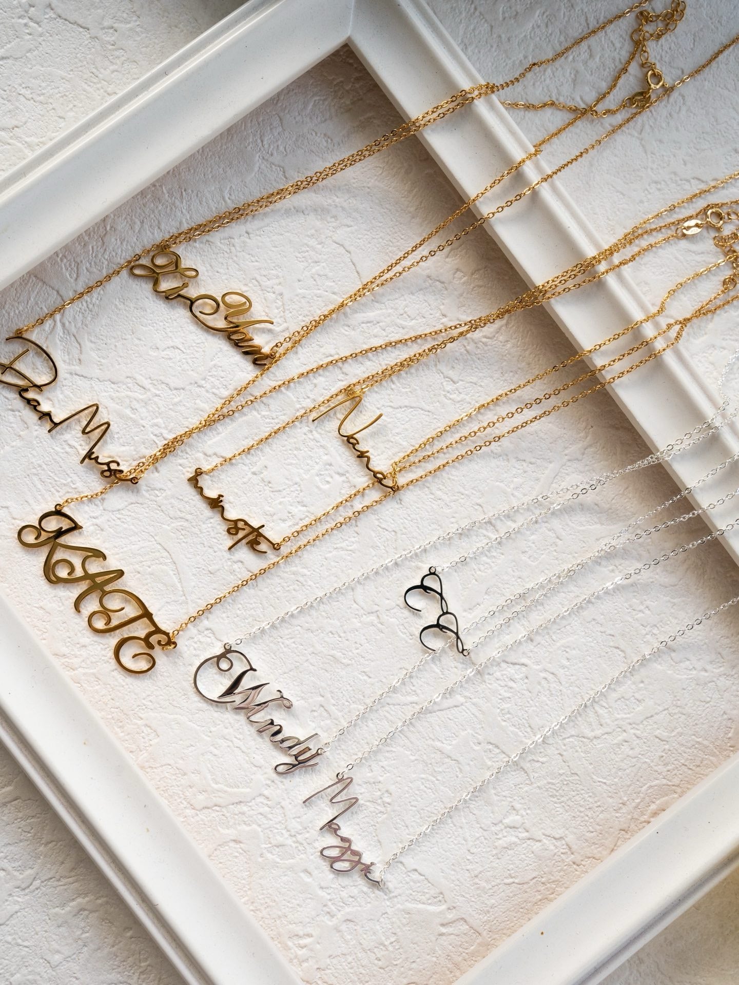 "L'Âme Éternelle en Lettres" Personalized Letter Necklace
18K Letter Custom Necklace