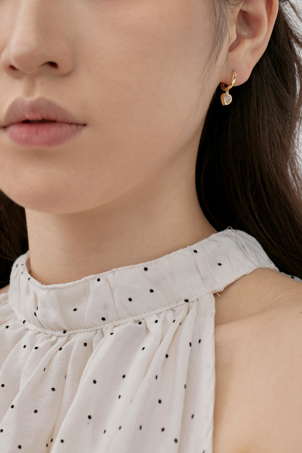 「Heartfelt Moments」heart-shaped pendant earrings