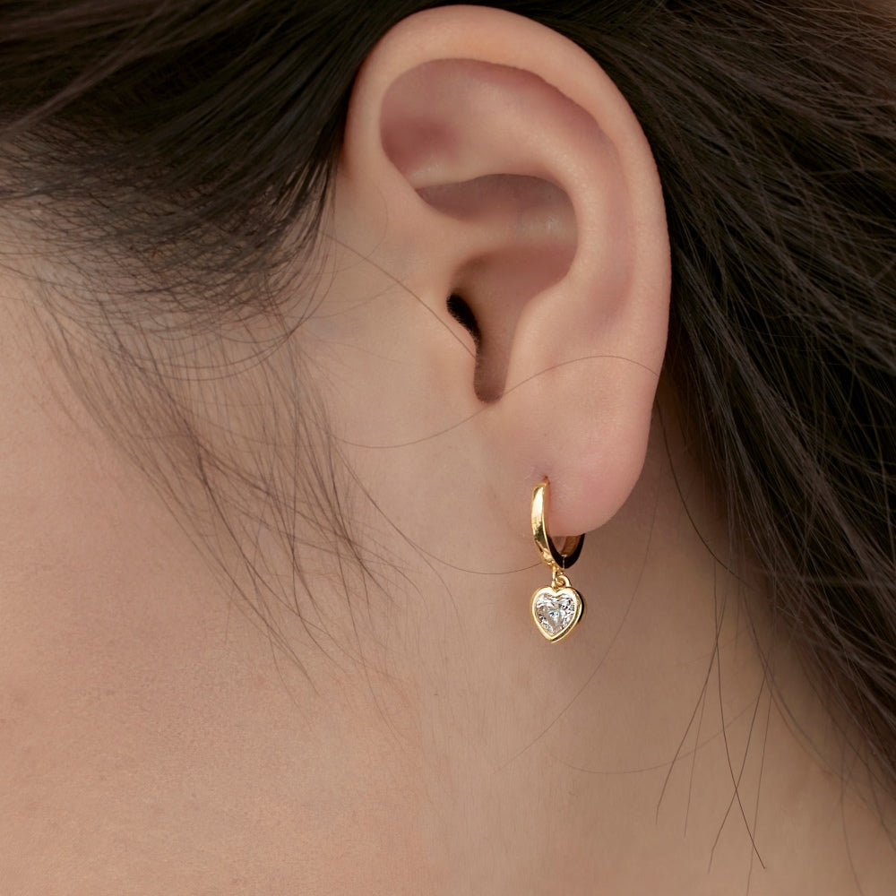 「Heartfelt Moments」heart-shaped pendant earrings