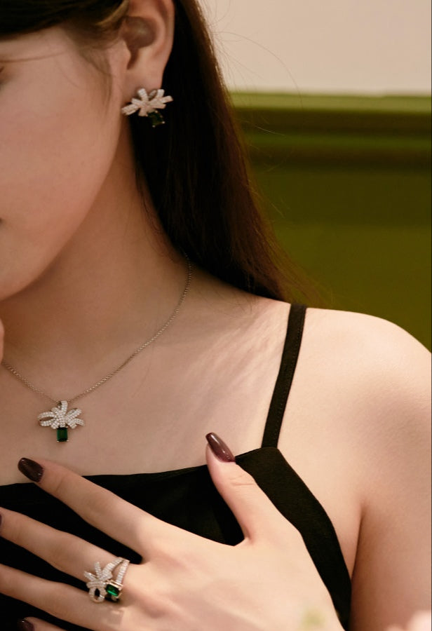 「Verdant Bow」Emerald Bow Earrings