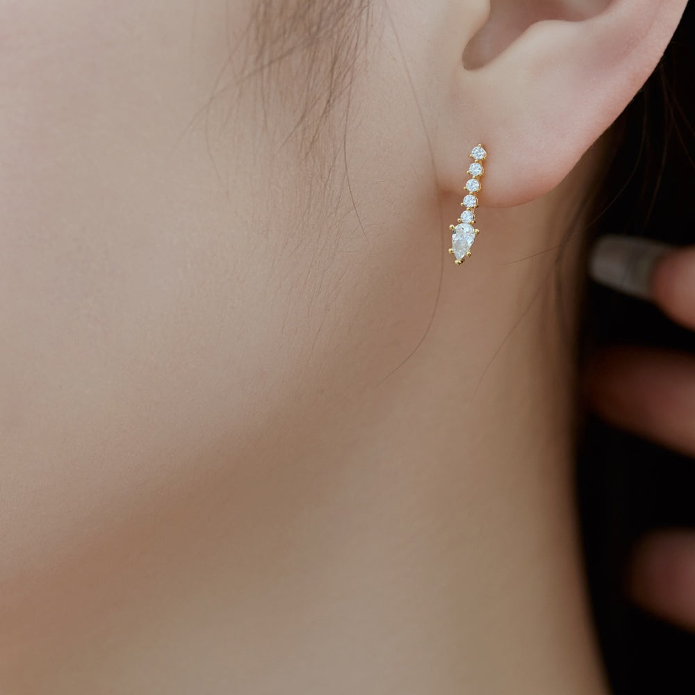 「Linear Glow」vertical line diamond earrings