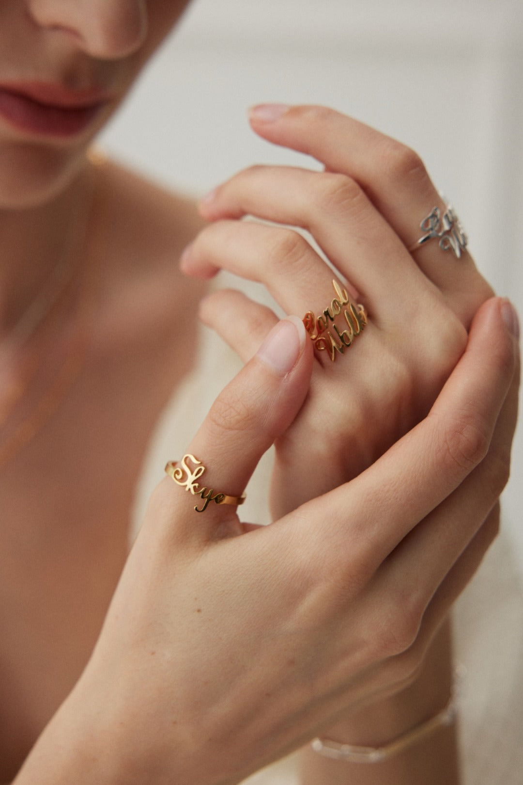 "L'Âme Éternelle en Lettres" Personalized Letter Ring 18K