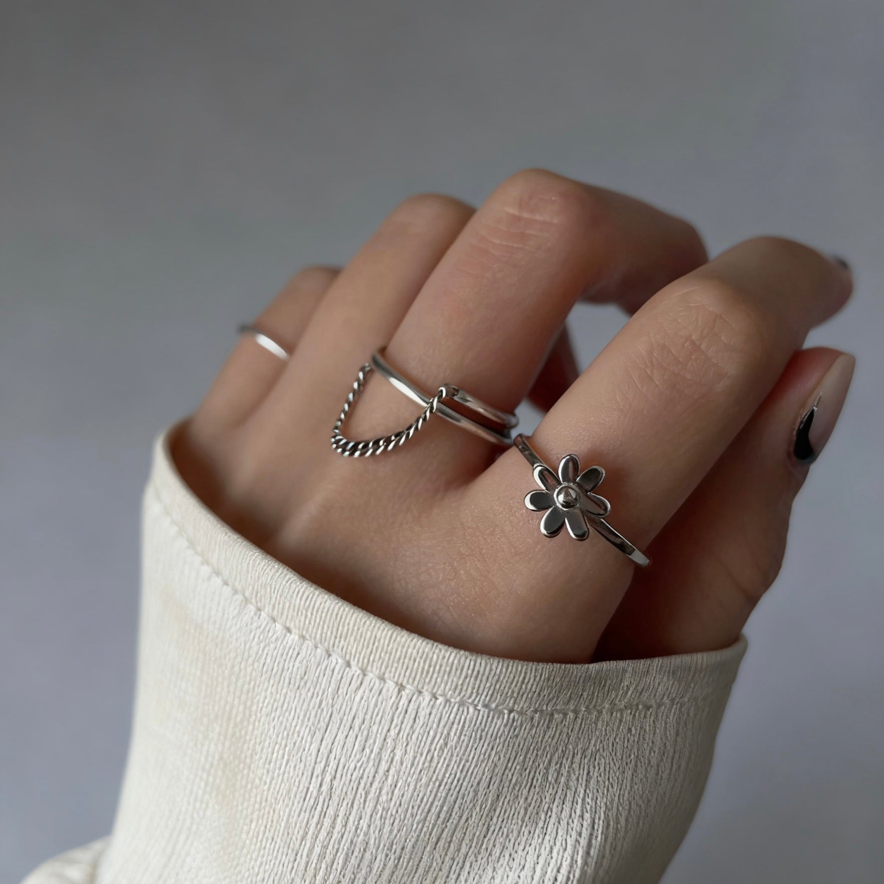 Twisted Chain Ring
