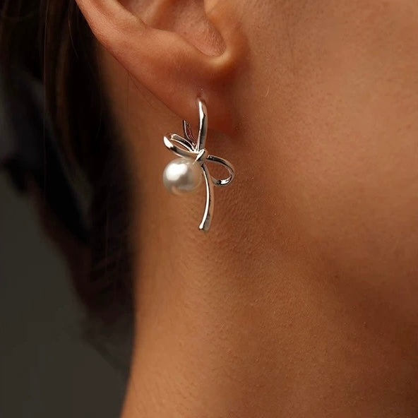 Knot Your Average Pearls Earrings