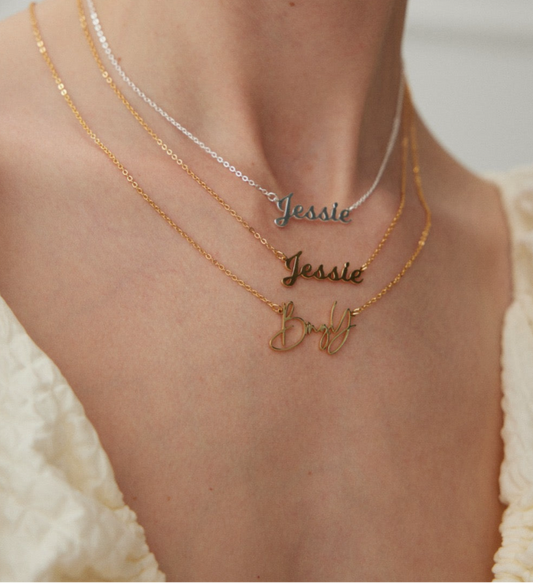 "L'Âme Éternelle en Lettres" Personalized Letter Necklace
 18K Letter Custom Necklace 