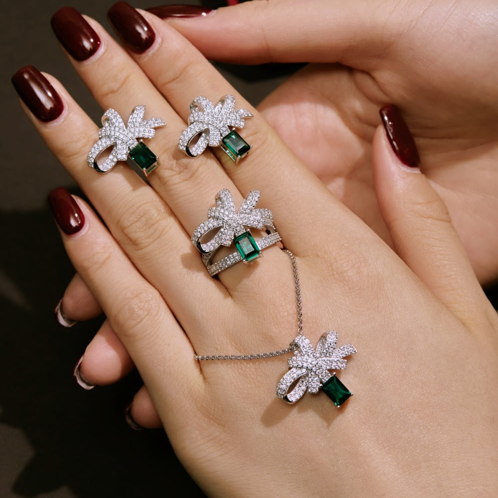 「Verdant Bow」Emerald Bow Earrings