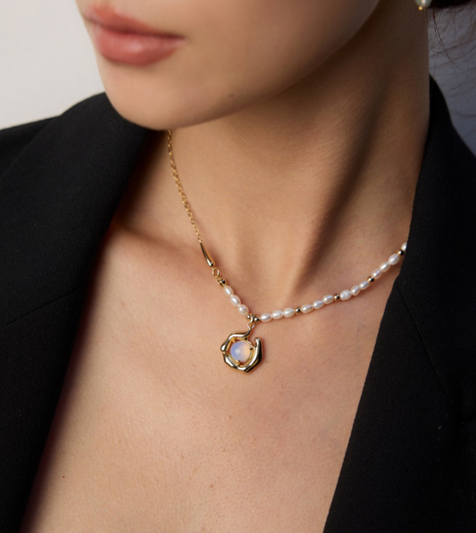 Oasis de Lumière lake opal pearl necklace 